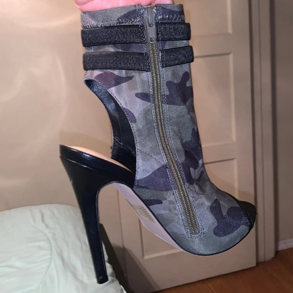 Shoe dazzle shoes size 7.5